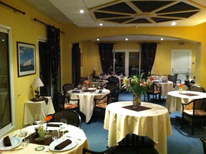 Logis Hotel De France Restaurant Le Lucullus Montmorillon Exterior foto