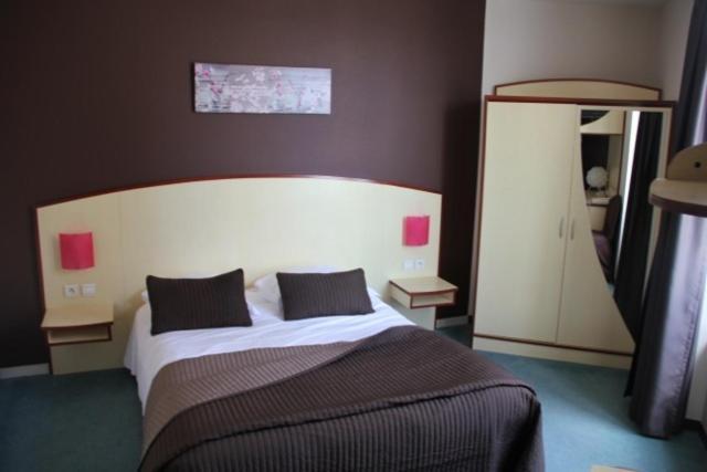 Logis Hotel De France Restaurant Le Lucullus Montmorillon Zimmer foto